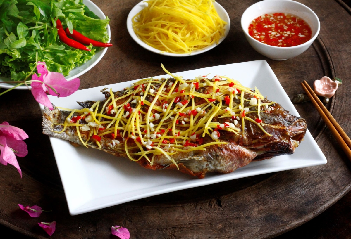Cá chiên giòn mắm xoài kiểu Nam Bộ
