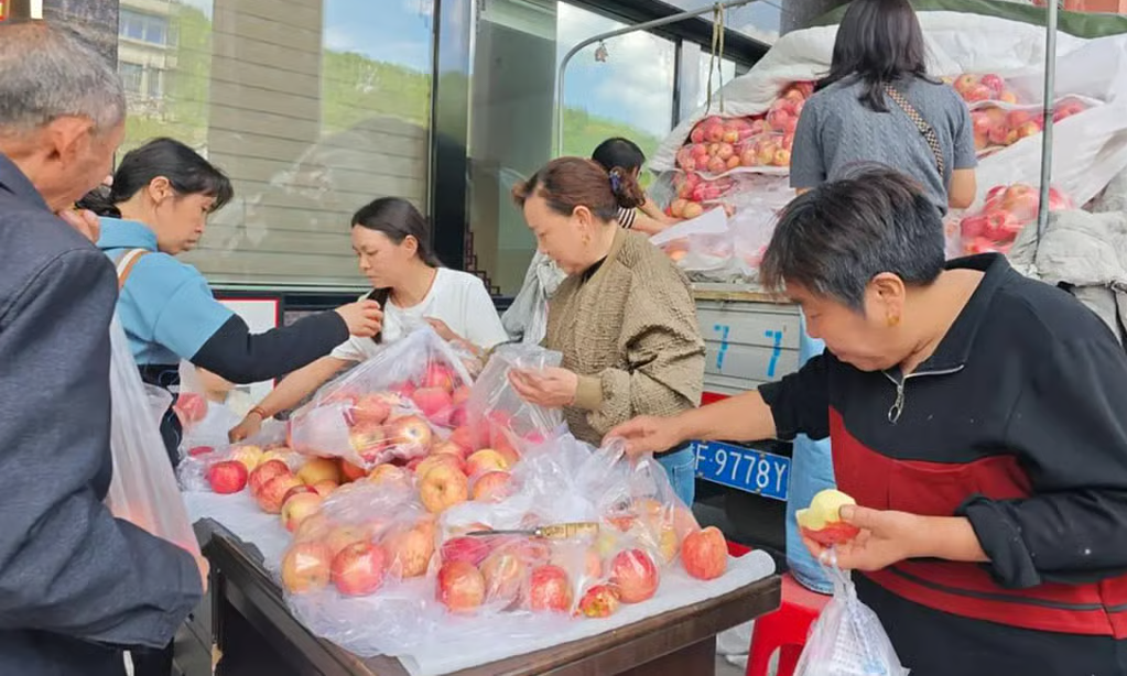Bệnh viện giúp nông dân đột quỵ bán sạch 4 tấn táo