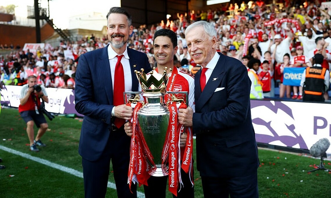 Nhà Kroenke hồi sinh Arsenal thế nào