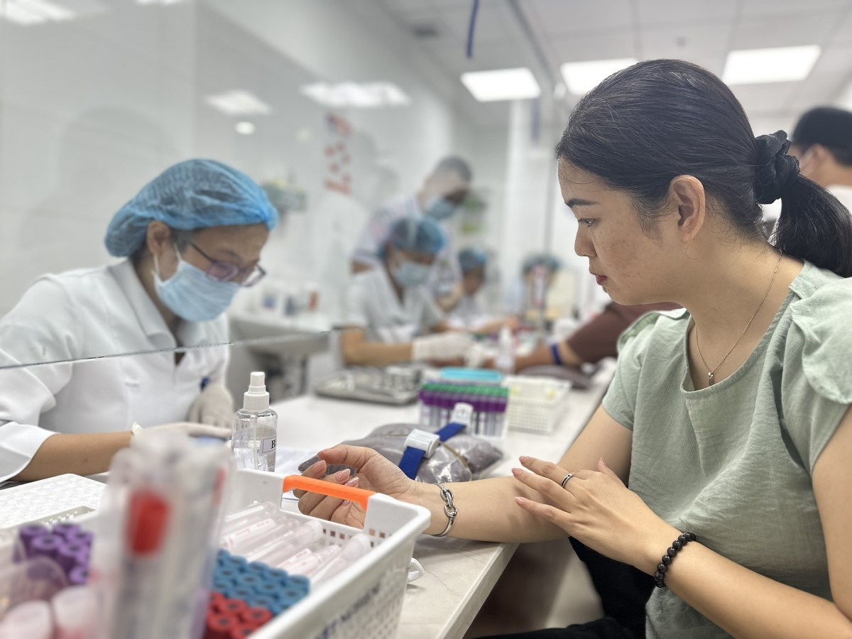 Người dân Hà Nội khám sức khỏe miễn phí như thế nào