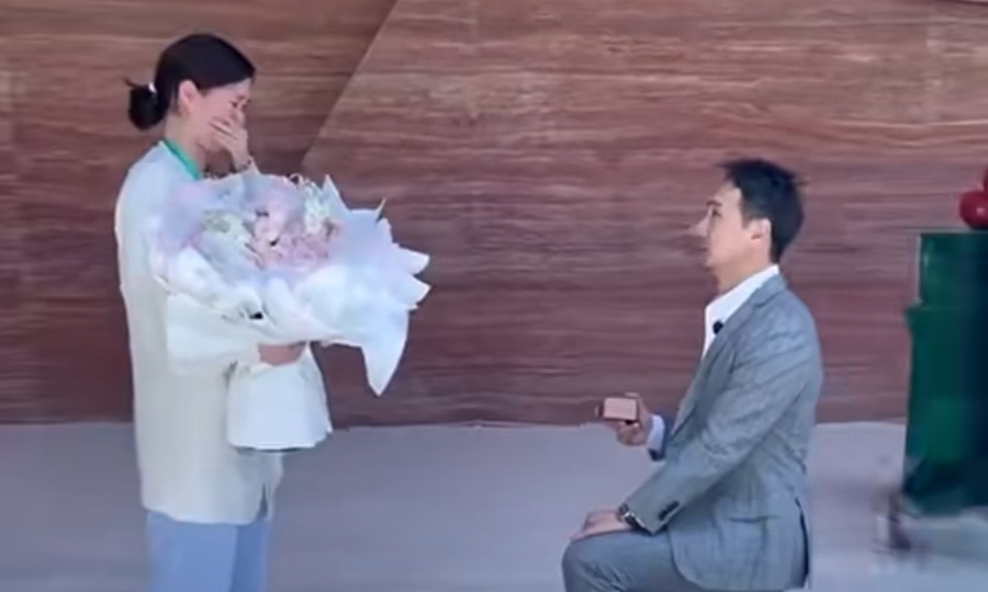 Chàng trai cầu hôn nữ bác sĩ cứu mạng mình