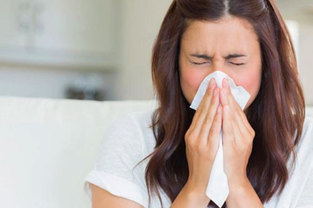 Bác sĩ chỉ cách phân biệt viêm mũi dị ứng và viêm xoang trong ngày hè