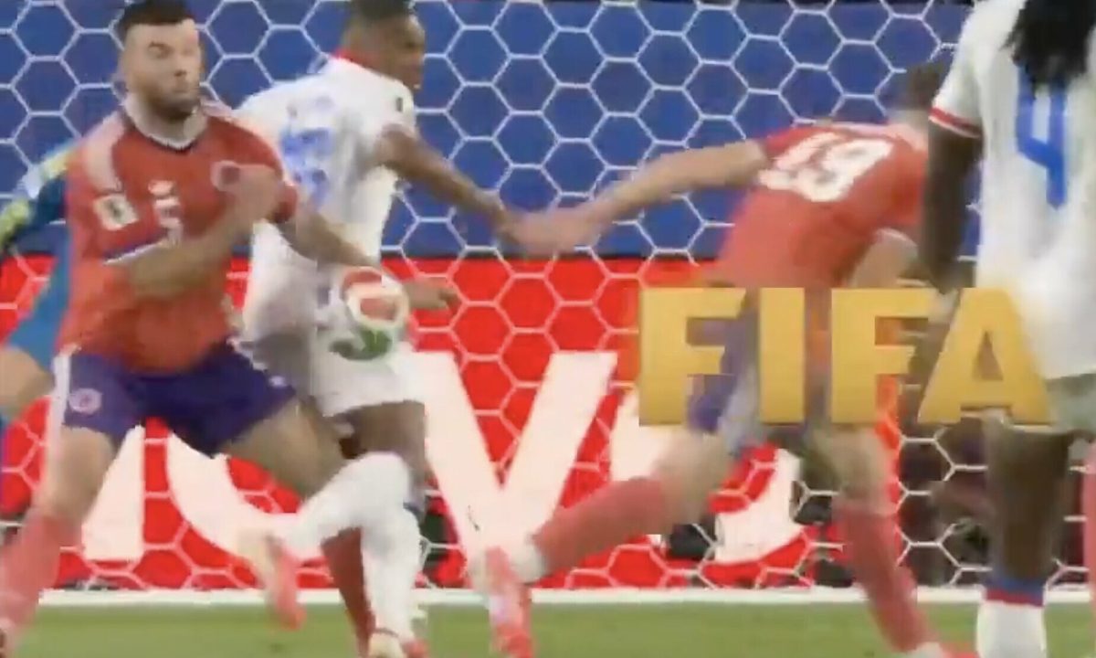 VAR gây tranh cãi khi Scotland thắng Haiti ở World Cup