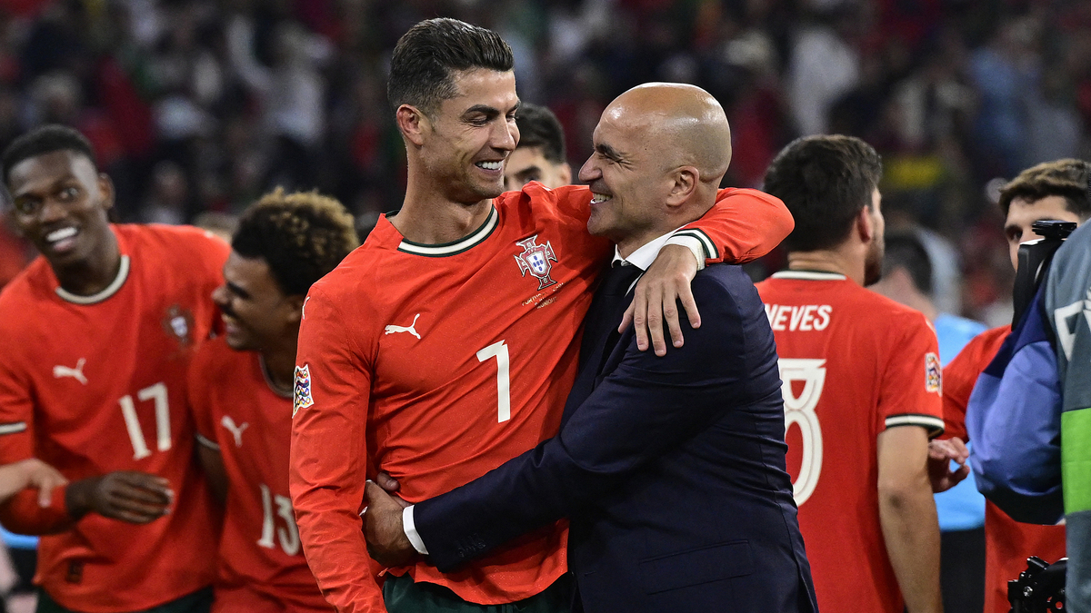 HLV tuyển Bồ Đào Nha đàm phán dẫn dắt Ronaldo ở Al Nassr